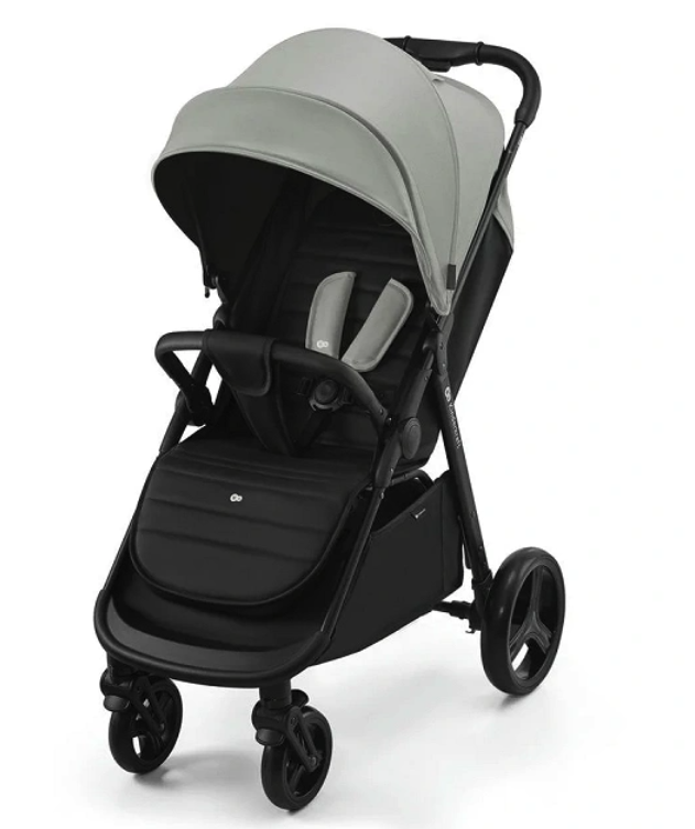 Kinderkraft Buggy RINE grau – Der Kinderkraft RINE-Buggy in grau begleitet dein Kind ab Geburt bis 22 kg. Mit Einhand-Faltung, stoßgedämpften Rädern & UPF50+ Verdeck, ideal für Alltag & Reisen.