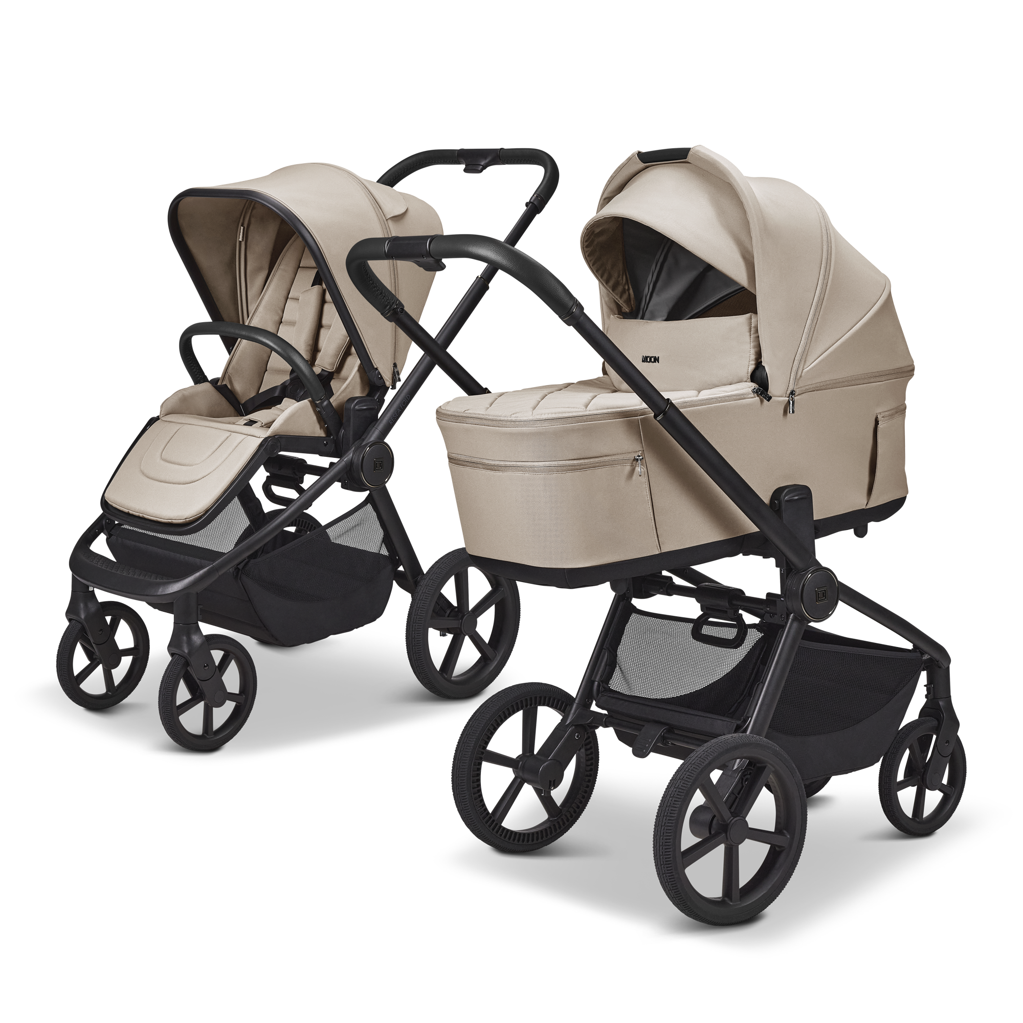 Moon RESEA Fold Kombikinderwagen Sand – Der 2in1 Kombikinderwagen Moon RESEA Fold Sand lässt sich inkl. Babywanne zusammenfalten. Weltpremiere für maximale Flexibilität, Komfort & Design. Moon RESEA Fold Kombikinderwagen Sand – Der 2in1 Kombikinderwagen Moon RESEA Fold Sand lässt sich inkl. Babywanne zusammenfalten. Weltpremiere für maximale Flexibilität, Komfort & Design.