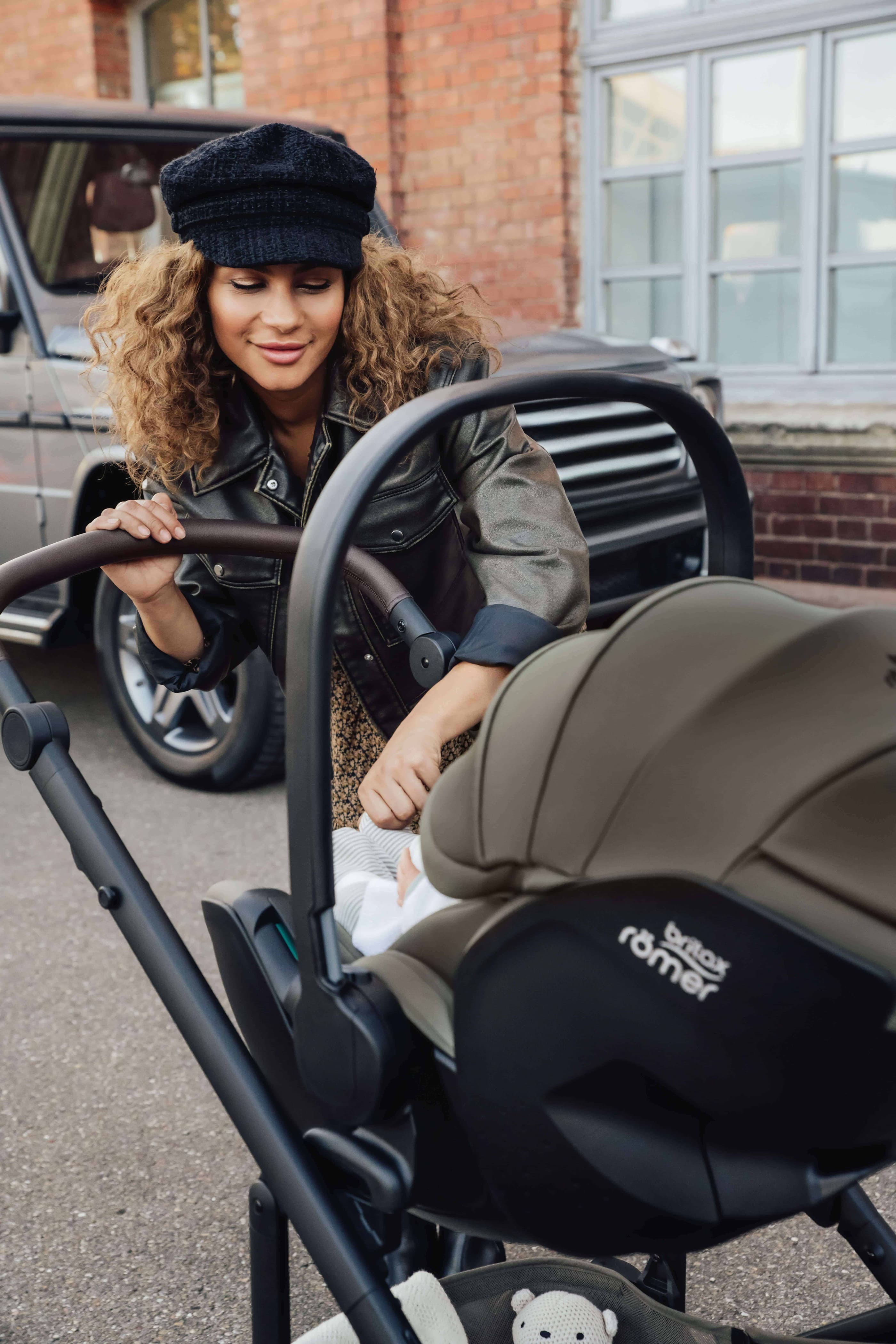 LIFESTYLE_WG_LUX_COLLECTION_SMILE_5Z_BS_PRO_URBAN_OLIVE_2024_300dpi-2