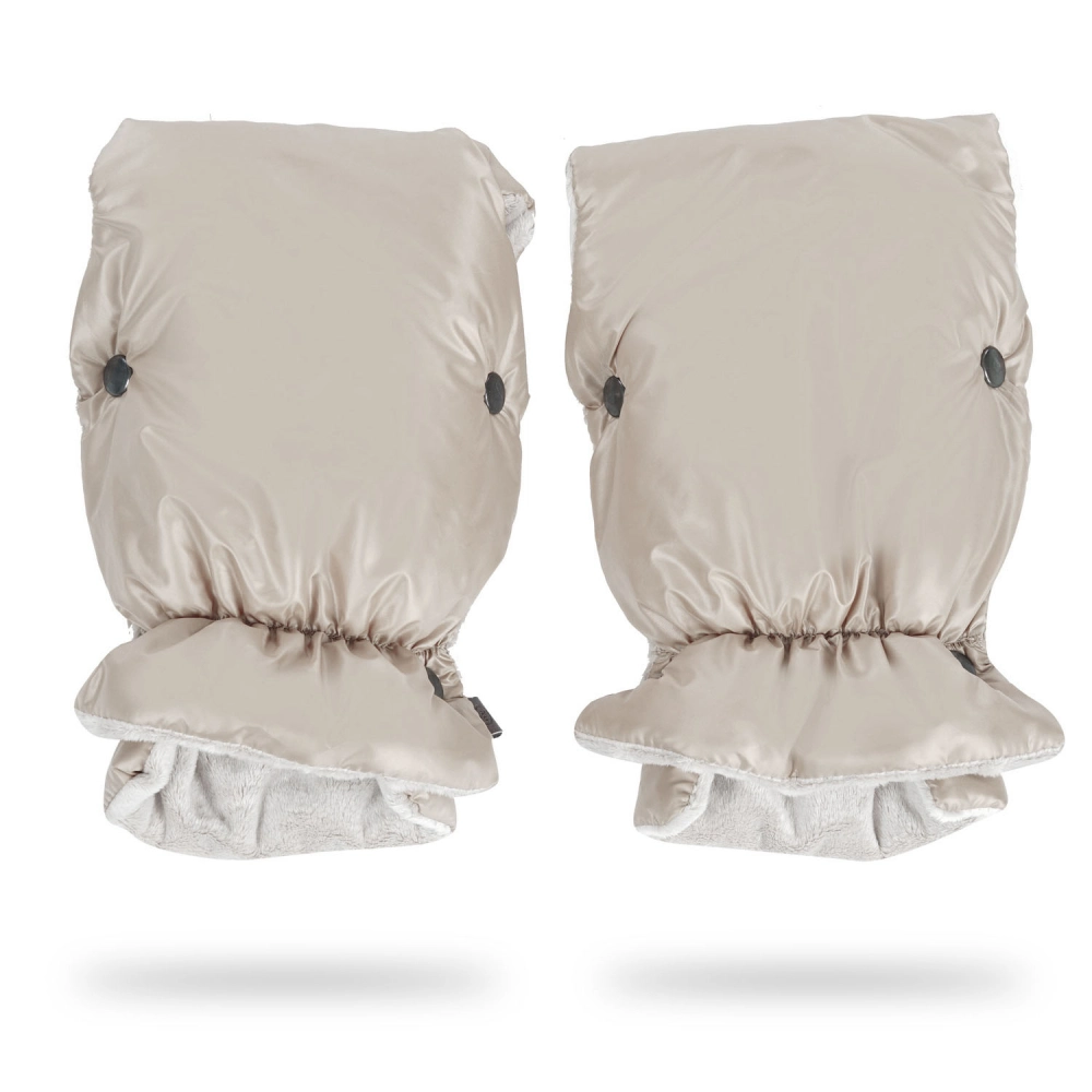 my junior Lunar Handmuff Chai Latte – Kuschelige My Junior Lunar Handmuffs Chai Latte: flexibel durch zwei Einzelmuffs, warmes Innenfutter & perfekt passend zum LUNAR Fußsack. Ideal für kalte Tage. my junior Lunar Handmuff Chai Latte – Kuschelige My Junior Lunar Handmuffs Chai Latte: flexibel durch zwei Einzelmuffs, warmes Innenfutter & perfekt passend zum LUNAR Fußsack. Ideal für kalte Tage.