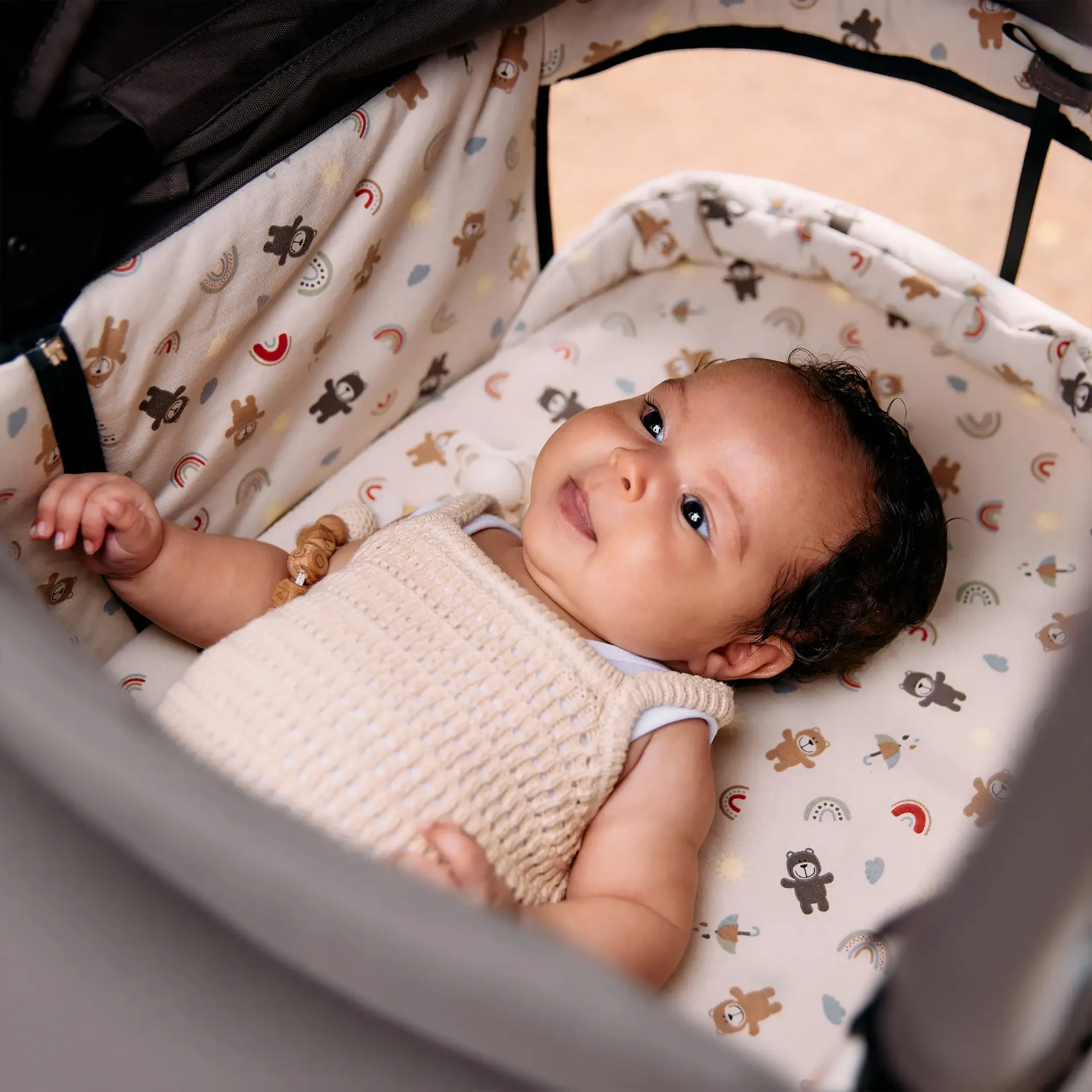 baby liegt in babywanne baby liegt in babywanne