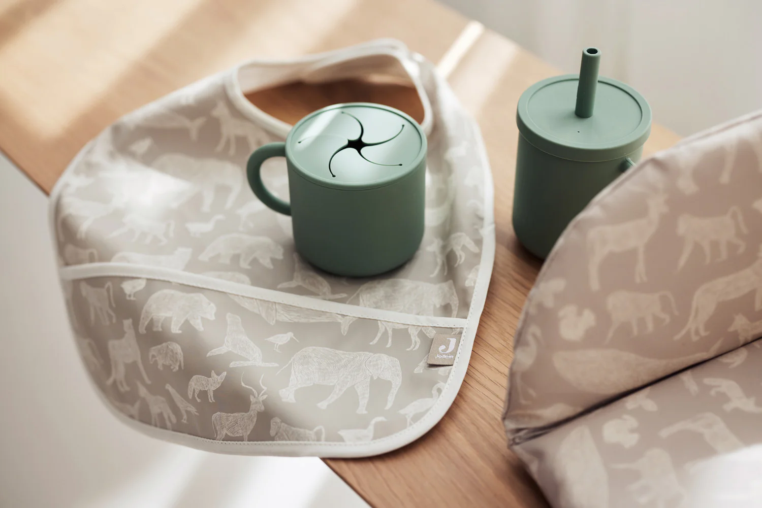 Jollein wasserdichte Lätzchen Animals - Olive Green - 2er-Pack