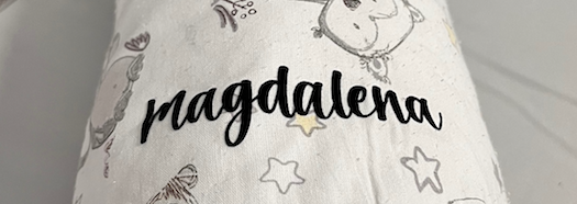 Zöllner personalisiertes Stillkissen Jersey Cotton mit Namen Tiny Squares GreySchrift 1