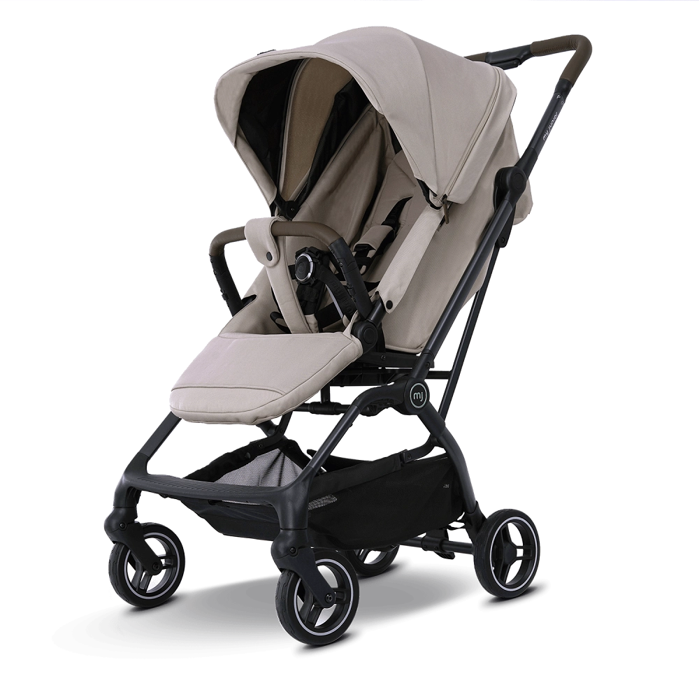 my junior PICO 360° Chai Latte – Erlebe maximalen Komfort auf jedem Terrain mit dem my junior PICO 360° Buggy Chai Latte. Allradfederung & drehbare Sitzeinheit my junior PICO 360° Chai Latte – Erlebe maximalen Komfort auf jedem Terrain mit dem my junior PICO 360° Buggy Chai Latte. Allradfederung & drehbare Sitzeinheit