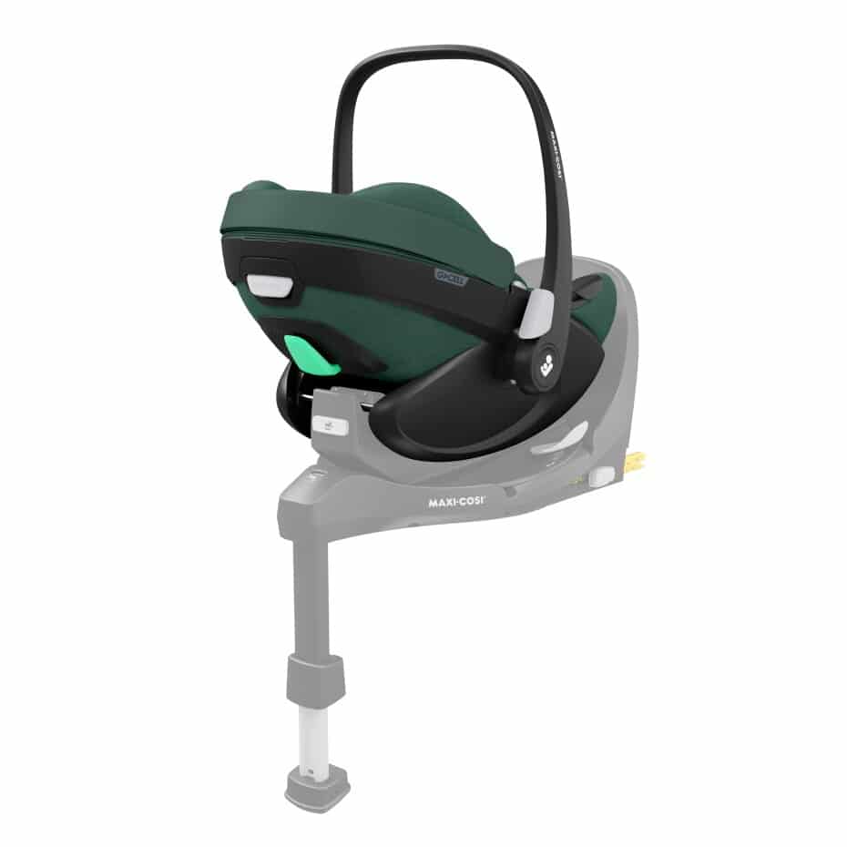 grüne babyschale auf base