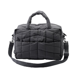 Britax Römer Wickeltasche Carbon Black – Jetzt bei babybrands.de entdecken: Gesteppte Wickeltasche von Britax Römer & Done by Deer: wasserabweisend, mit Flaschenfach, Wickelauflage & Haken. Ideal für unterwegs mit Baby.