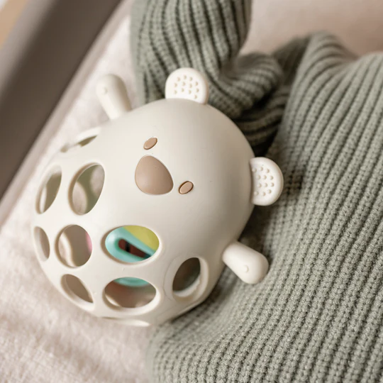 Nattou Silikonbär mit Ball - Beige