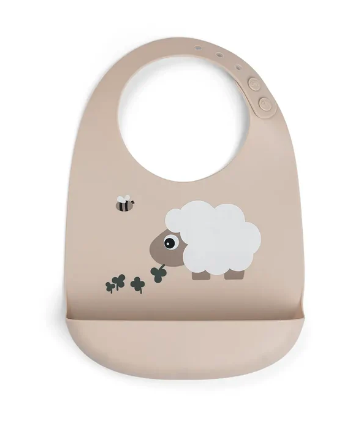 Done by Deer Silikon Lätzchen Sheepy – Sand – Jetzt bei babybrands.de entdecken: Flexibles Silikon-Lätzchen Sheepy Sand von Done by Deer mit Auffangtasche & verstellbarem Nackenverschluss. BPA-frei, weich, spülmaschinenfest & alltagstauglich. Done by Deer Silikon Lätzchen Sheepy – Sand – Jetzt bei babybrands.de entdecken: Flexibles Silikon-Lätzchen Sheepy Sand von Done by Deer mit Auffangtasche & verstellbarem Nackenverschluss. BPA-frei, weich, spülmaschinenfest & alltagstauglich.