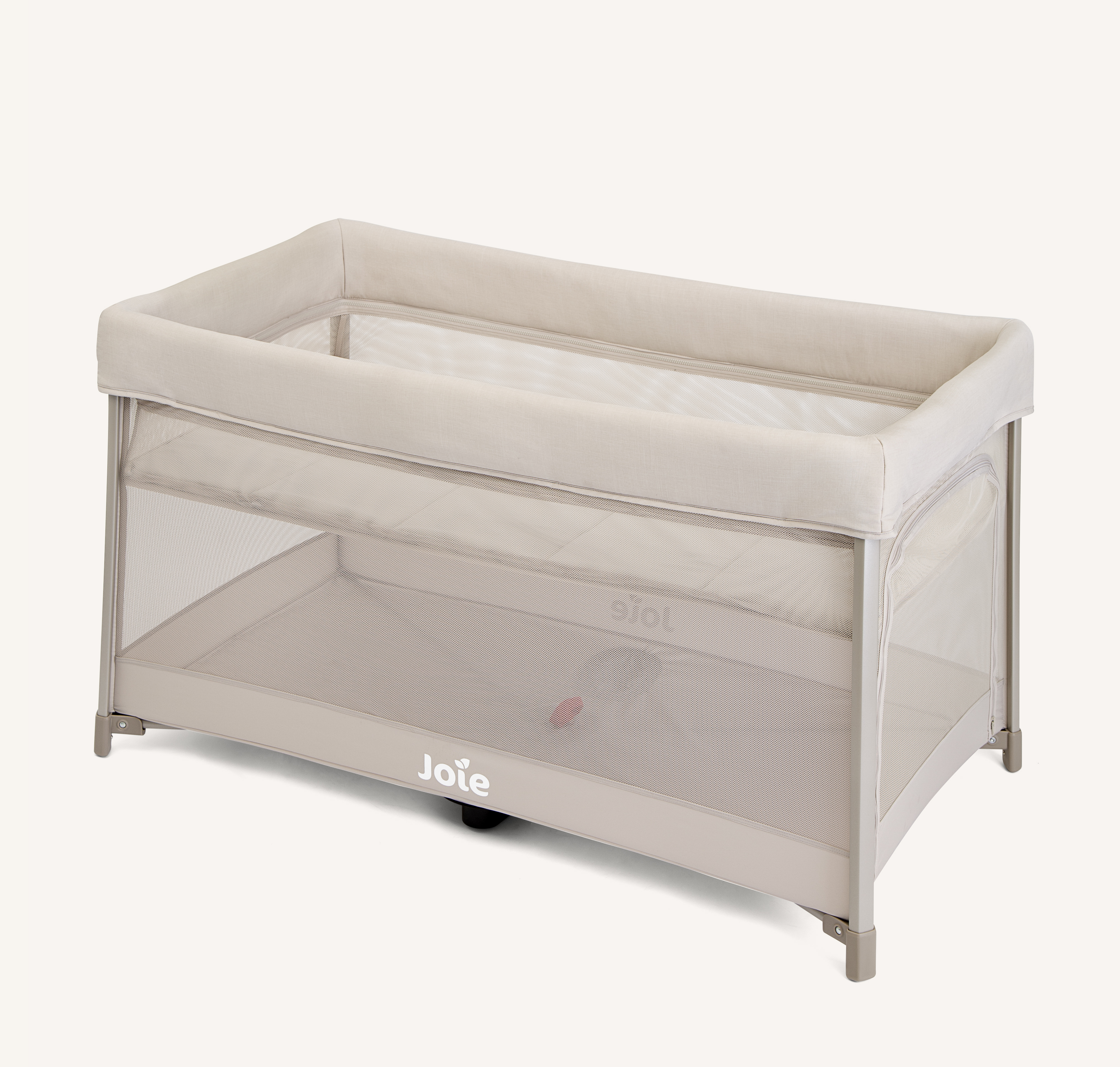 Joie Amigo 120 Reisebett Vanilla  – Jetzt bei babybrands.de entdecken: Joie Amigo 120 Vanilla Reisebett mit 360°‑Mesh, Bassinett & Reißverschluss‑Einstieg. Leicht, kompakt, in Sekunden aufgebaut.