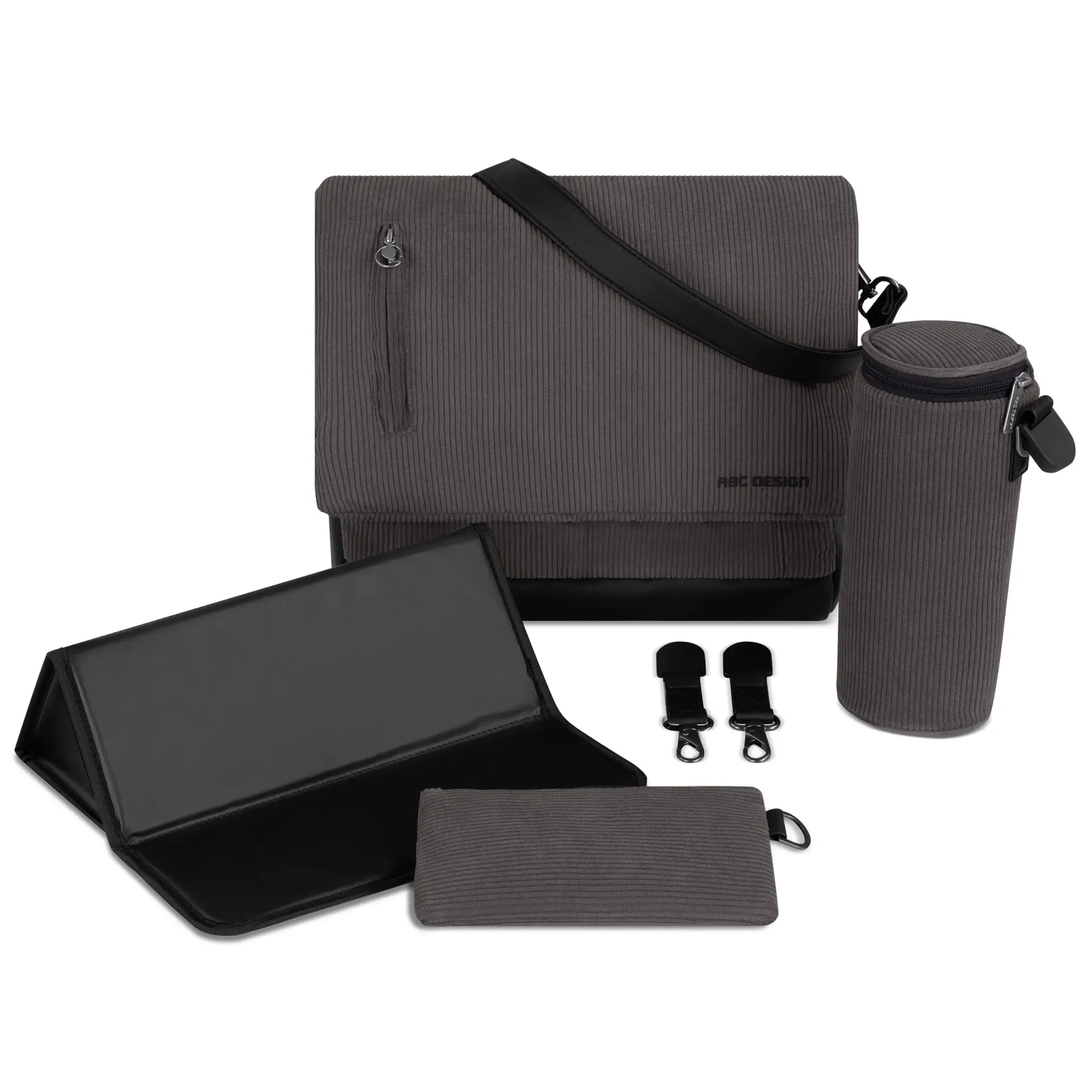 dunkelgraue wickeltasche mit schwarzer wickelunterlage isoliertasche für getränke kleine tasche und schwarzen kinderwagenaufhänger dunkelgraue wickeltasche mit schwarzer wickelunterlage isoliertasche für getränke kleine tasche und schwarzen kinderwagenaufhänger