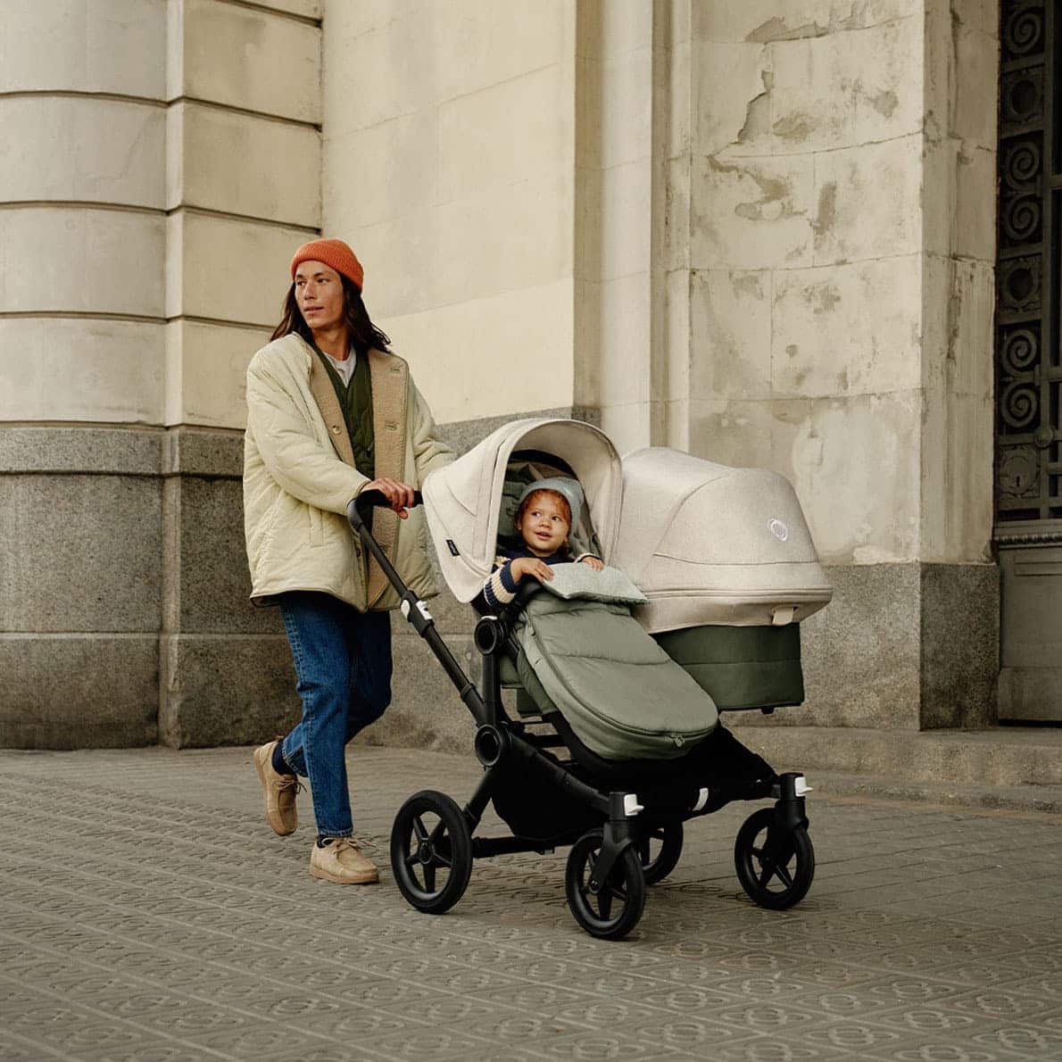 bugaboo_donkey_5_duo_twin_desert_taupe_lifestylebild bugaboo_donkey_5_duo_twin_desert_taupe_lifestylebild