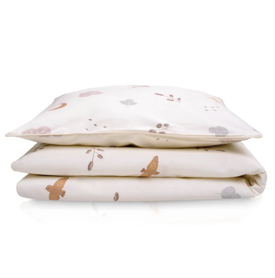 Julius Zöllner Bettwäsche Organic 100×135/40×60 – Night & Day – Jetzt bei babybrands.de entdecken: Bio-Bettwäsche für Babys aus 100 % GOTS-zertifizierter Baumwolle. Größe 100×135 cm, OEKO-TEX geprüft, waschbar & trocknergeeignet. Made in Germany.