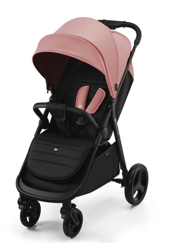 Kinderkraft Buggy RINE rosa – Der Kinderkraft RINE-Buggy in rosa begleitet dein Kind ab Geburt bis 22 kg. Mit Einhand-Faltung, stoßgedämpften Rädern & UPF50+ Verdeck, ideal für Alltag & Reisen.