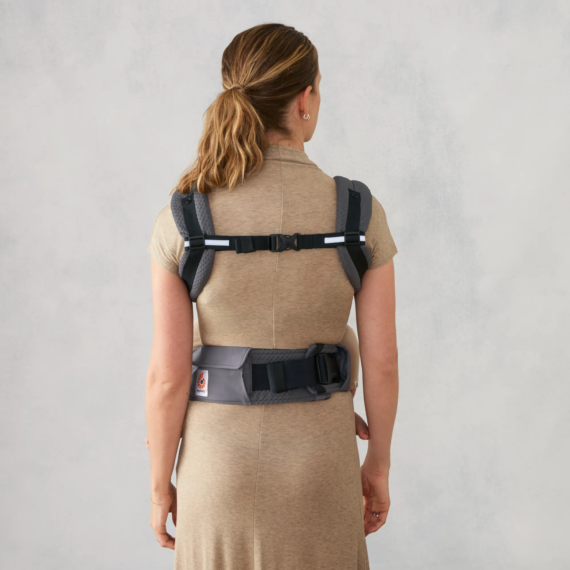 Ergobaby Alta Hüftsitz Babytrage Graphite Grey