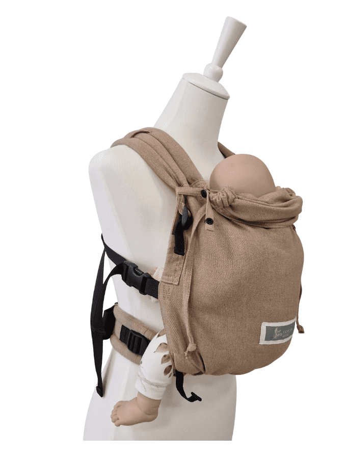 Storchenwiege Valeno Babytrage sand – Entdecke die Storchenwiege Valeno sand Fullbuckle – die ergonomische Babytrage mit optimaler Gewichtsverteilung, sicherem Halt und hohem Tragekomfort. Perfekt für Eltern, die Nähe und Bewegungsfreiheit lieben.