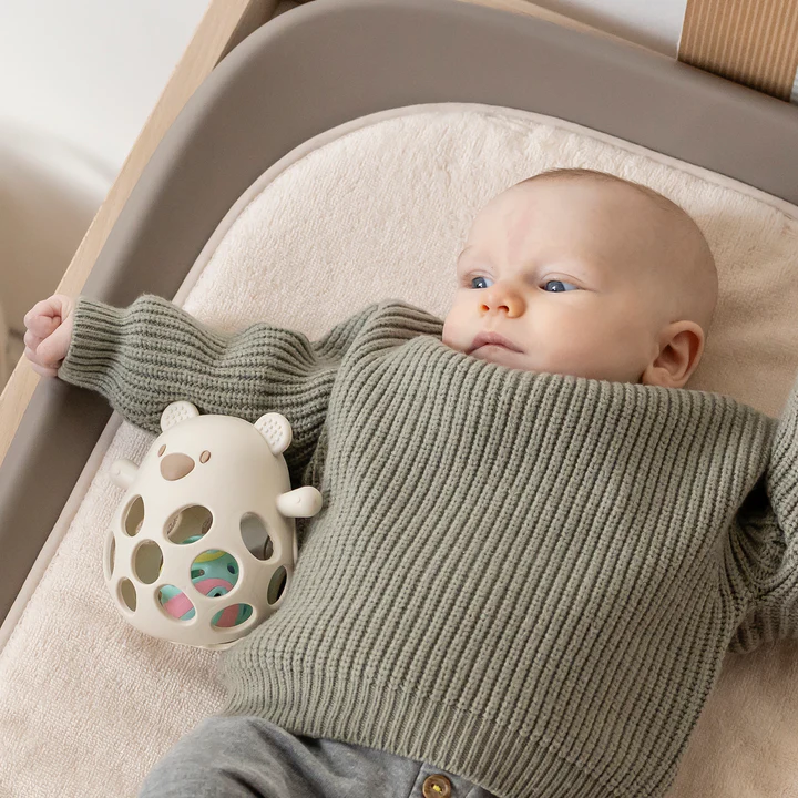 Nattou Silikonbär mit Ball - Beige