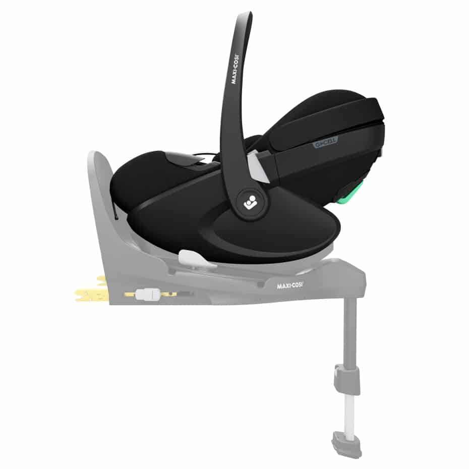 babyschale auf base in schwarz