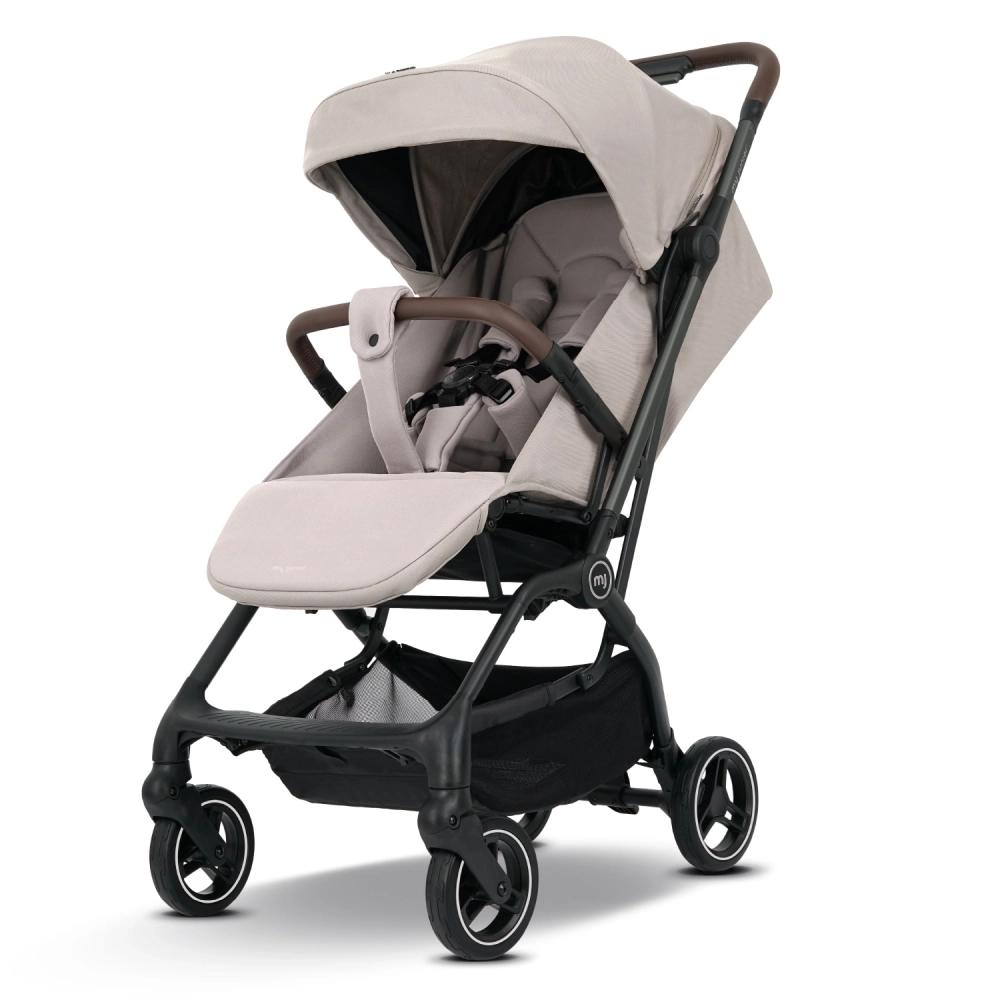 my junior PICO 3 Chai Latte – Entdecke den my junior PICO 3 Reisebuggy Chai Latte: minimales Klappmaß, AutoFold, UV50+ Sonnenschutz & ergonomischer Sitz – perfekt für Reisen & Alltag. my junior PICO 3 Chai Latte – Entdecke den my junior PICO 3 Reisebuggy Chai Latte: minimales Klappmaß, AutoFold, UV50+ Sonnenschutz & ergonomischer Sitz – perfekt für Reisen & Alltag.