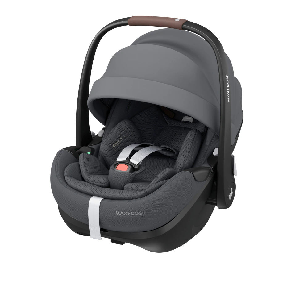 babyschale mit zugezogenem verdeck in grau babyschale mit zugezogenem verdeck in grau