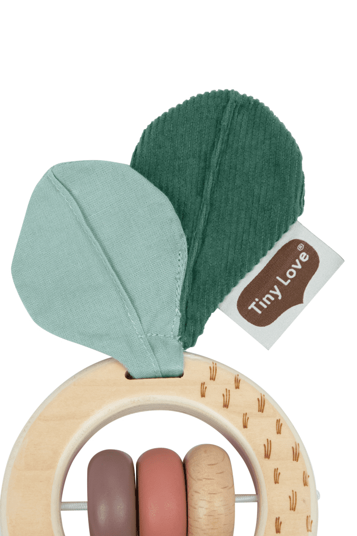 Tiny Love Holzerne Rübenrassel von Garden of Andeventures