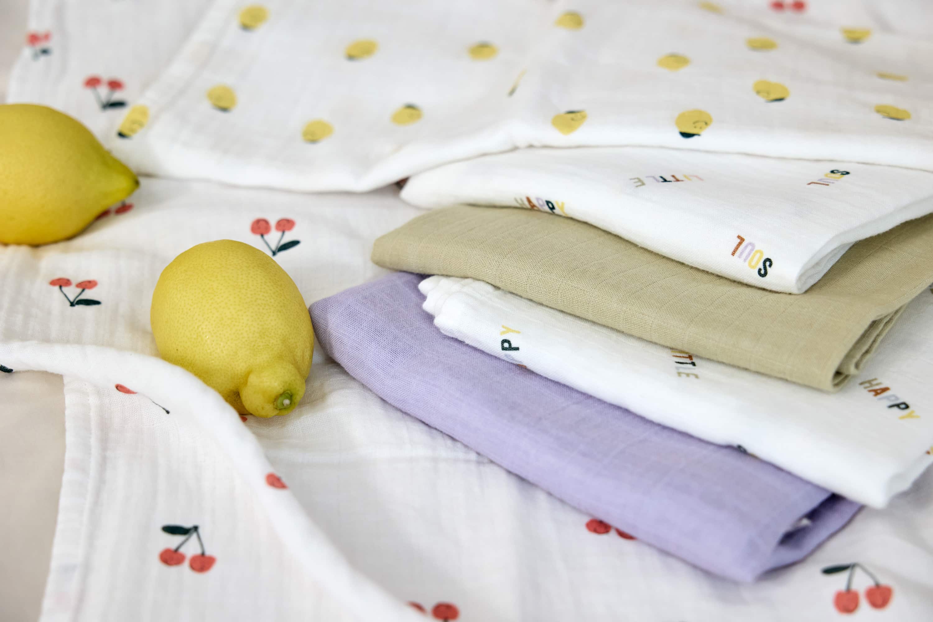 Lässig - Mulltücher (3 Stk) - Swaddle & Burp Blanket L Happy Fruits Cherry Lässig - Mulltücher (3 Stk) - Swaddle & Burp Blanket L Happy Fruits Cherry